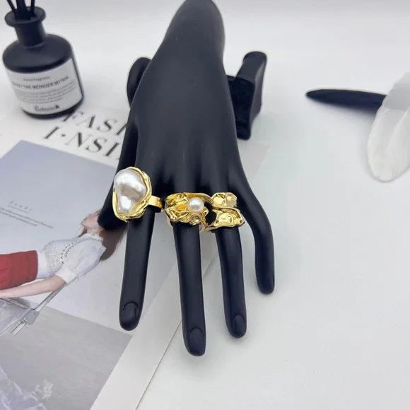 Elegant Gold and Pearl Ring Set - Picture 8 of 8